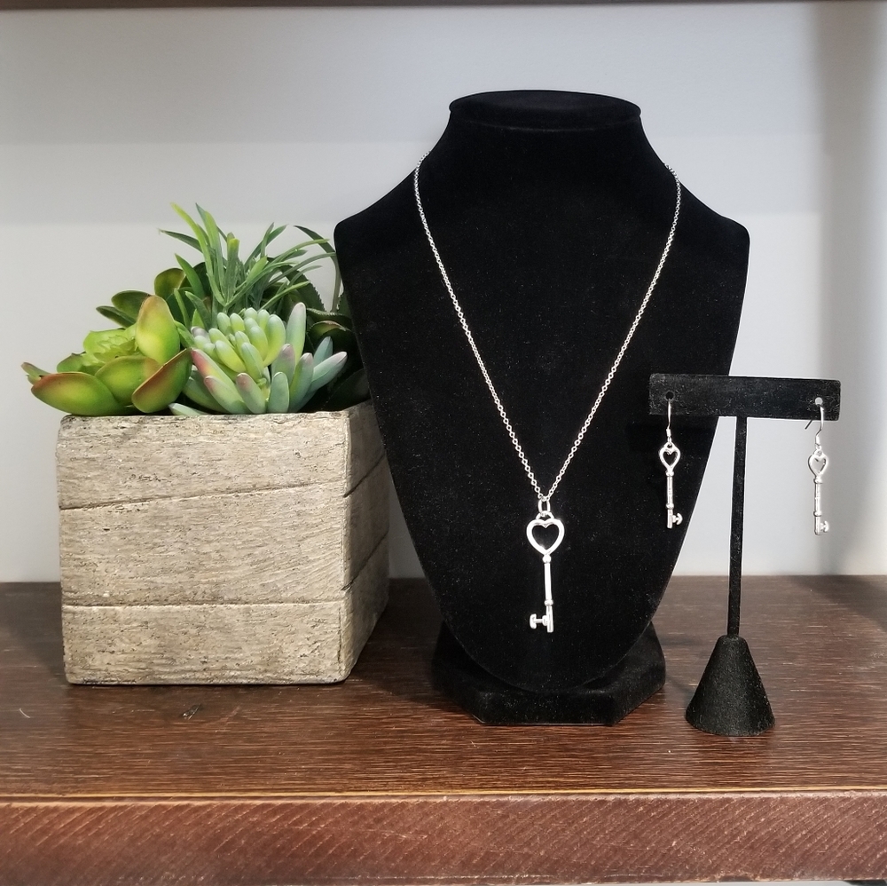💎STERLING SILVER NECKLACE AND EARRINGS